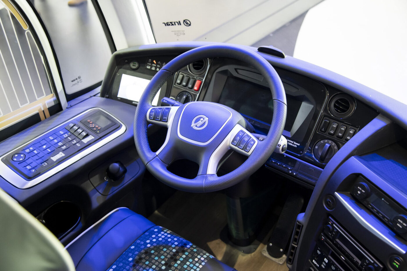 irizar i6s efficient hydrogen reisebus 2025 3 irizar i6s efficient hydrogen reisebus 2025 3